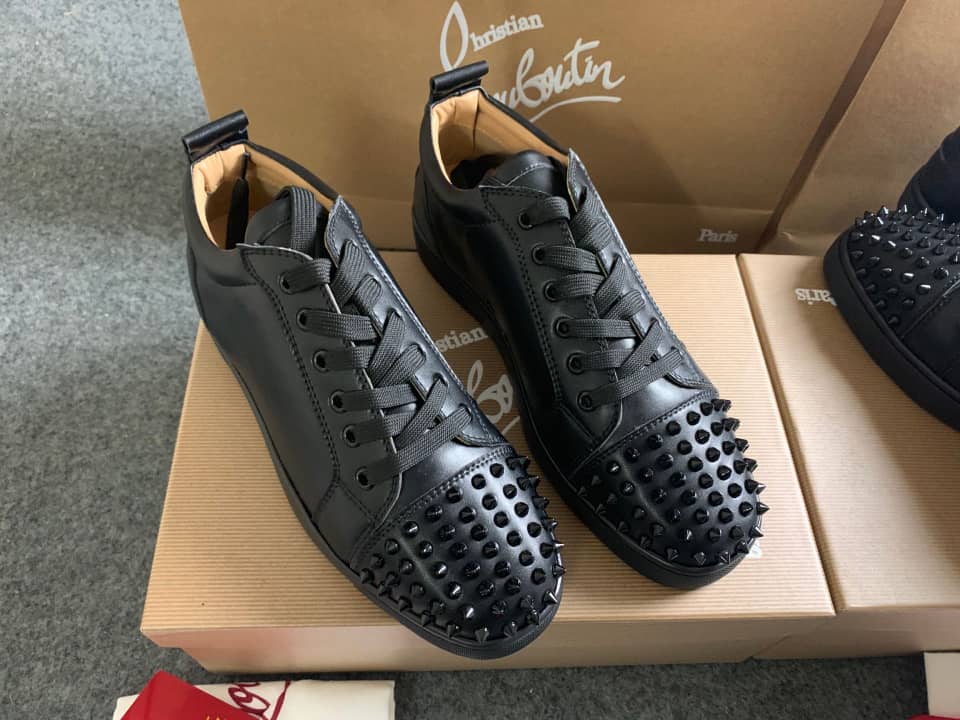 CHRISTIAN LOUBOUTIN LOW-TOP SCHOENEN 0022