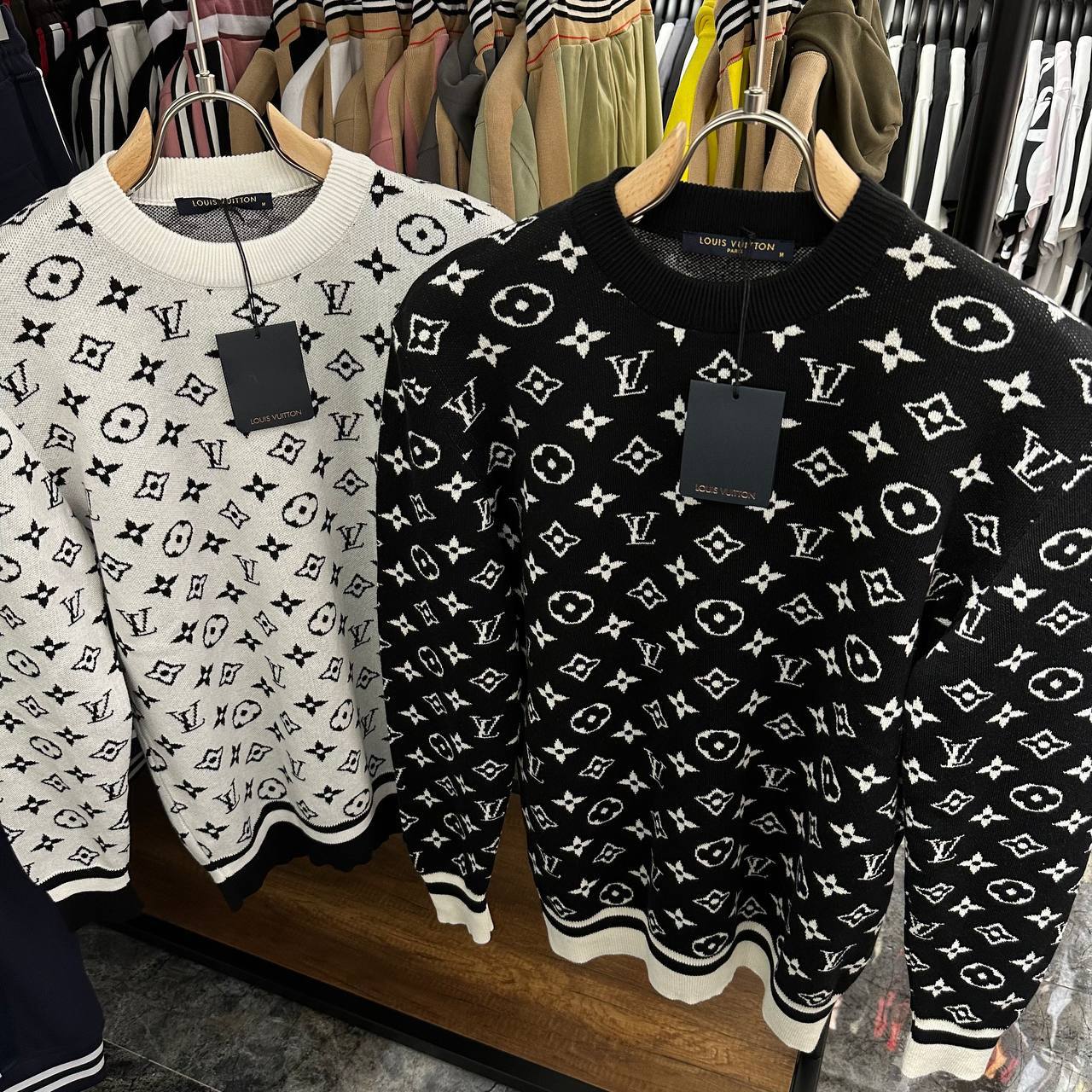 LV SWEATER 0131 KNITTED