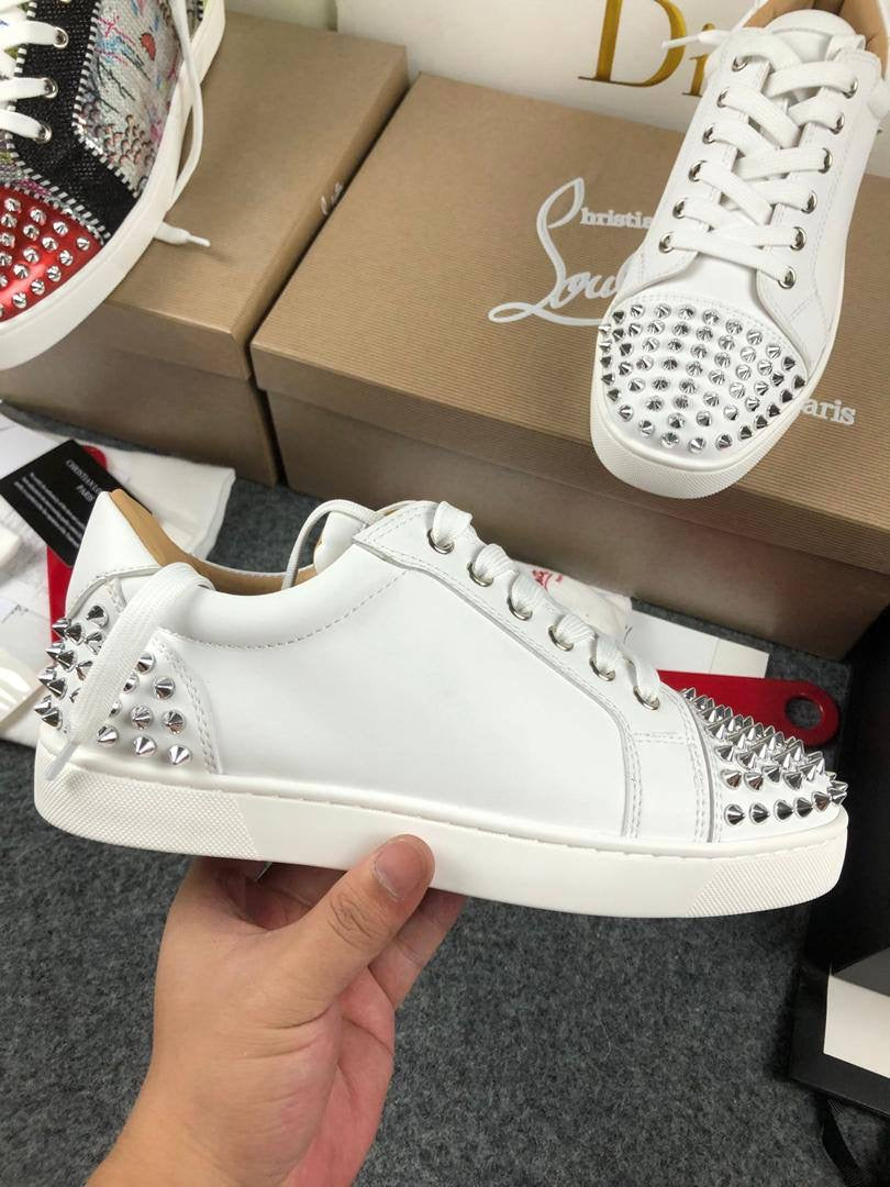 CHRISTIAN LOUBOUTIN LOW-TOP SCHOENEN 0024
